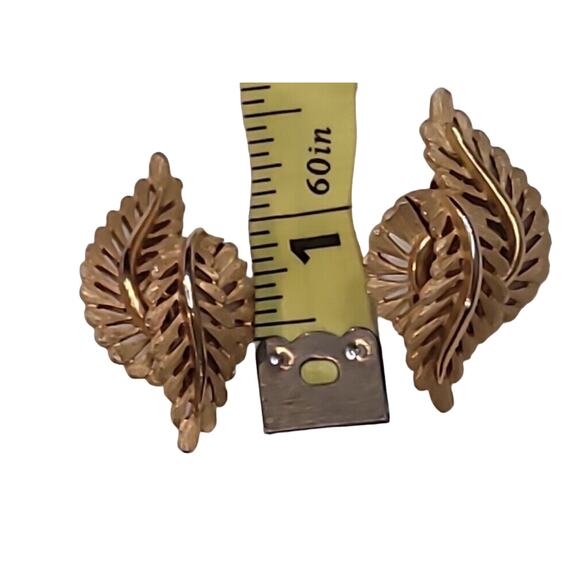 Vintage Crown Trifari Textured Gold Tone Leaf Fern Clip Earrings Set Retro Rare - Picture 4 of 4